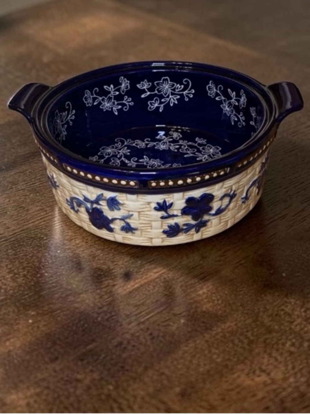 TEMP-TATIONS 2 QT CASSEROLE DISH Floral Lace Basketweave Design Blue Tan White